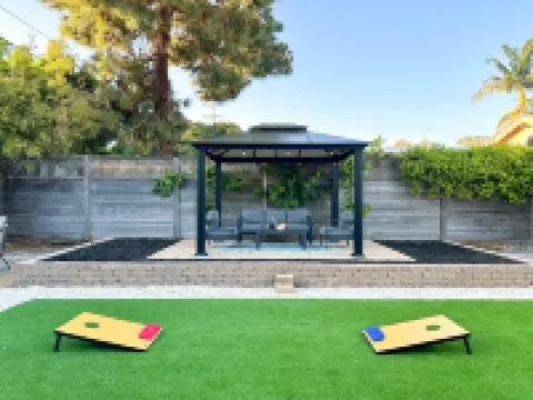 Mid-Century Modern Oasis in La Jolla Shores: Steps to Beach, Fun for Families!