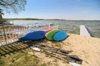 Schooner and Whoop-Ti-Do Cottages: Private Beach on Silver Lake!
