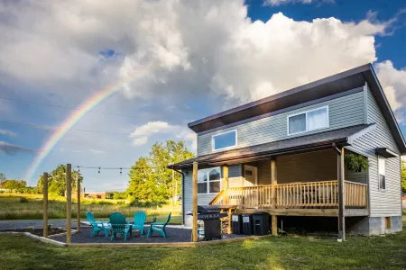 Stout Grove - New House minutes from the New River Gorge National Park Отели рядом с достопримечательностью «Ace Adventure Water Park»