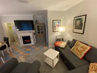 2 Raum-wohnung mit Balkon und Zugang zum Garten. Wohnung Liegt Nach Hinten