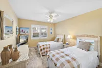 Beautiful San Clemente Beach Condo, Walking to the Sand