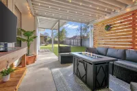 Elegant Home with Amazing Back Patio.  3Br / 2BTH - Sleeps 8. Hotels in Beaumont