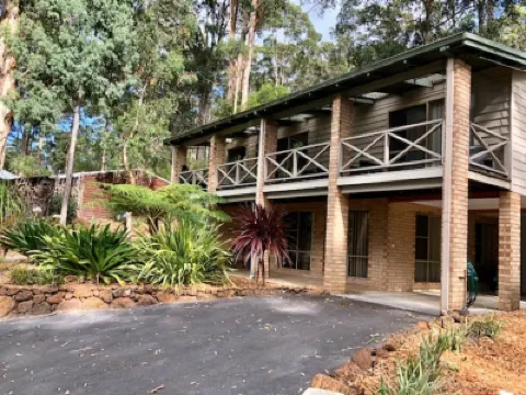 Raylea Retreat Hotels near Brumbies Run