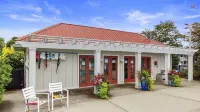 Minutes to the Beach, Douglas, & Saugatuck!