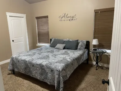 House by the park, fun for everyone!!!! Hotels near Dollar Tree