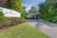 The Perfect Port Douglas Luxury Getaway only 150 meters to beach. Hotels in Four Mile Beach