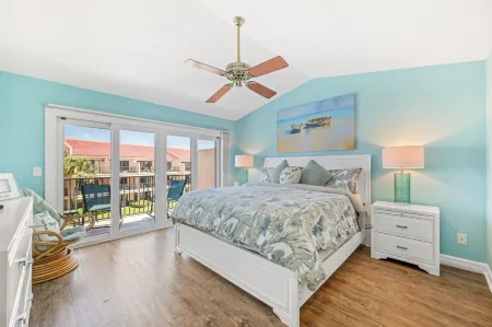 OCEANVIEW Fully Renovated Townhouse ☼ 2 Large Balconies with Outstanding Views!