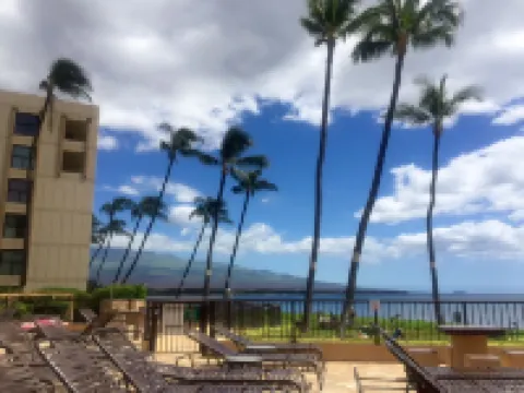 Popular Ground Floor Unit at OCEANFRONT RESORT in Kihei! Great rates.