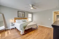 Old Town Bluffton -Tupelo Townhouse w/ grill & Garage converted Game Room Hotels near Publix Super Market at Buckwalter Place