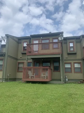 Newly Renovated Family Ski Condo Across the Street from Greek Peak Отели рядом с достопримечательностью «Greek Peak Mountain Resort»