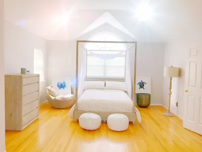 Private Beach Community in East Hampton! Pool, HotTub, Trampoline & Pirate Ship!