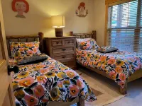Cozy renovated Running Y Chalet  w Deck, Grill, Hot tub & Resort amenities.