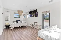 Historic house, heart of Miami. Heated pool & jacuzzi. Walk to Marlins Park Hotels in Little Havana