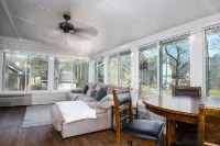 NEW! Spacious & kid friendly - great for the whole fam! Close to everything!