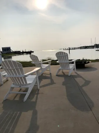 The Crows Nest. <br>Sunsets at the Harbor. Enjoy bird’s eye view. Unique location! Отели в г. Кейп Чарльз