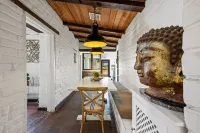 Charming 3-bedroom Equestrian farmhouse with WiFi, AC in welcoming Thermal 데세르 퀸 마인 트레일헤드 주변 호텔