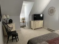 Beautiful Cozy Getaway w/access to lake and pools! WIFI