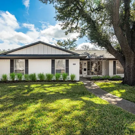 NEW! Gorgeous recently remodeled 4-bedroom spacious home with a Heated Pool .