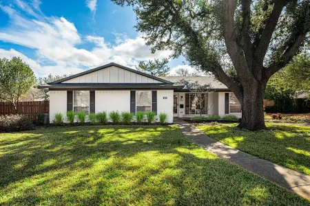 NEW! Gorgeous recently remodeled 4-bedroom spacious home with a Heated Pool . Отели рядом с достопримечательностью «Университет Техас в Даллас»