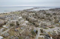 Buckroe Beach House ~ Walk to Beach / Only 3 Blocks! Close to VA Hospital!