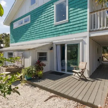 Large Pool. Private Beach Path. Vilano Beach House Closest to Historic St. Aug.