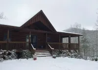 Serene Blue Ridge-Ocoee Cabin, Full Porch, Fireplace, Pool Table, Pet Friendly