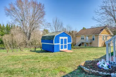 Blue Ridge Haven: Close: 5 mins to Biltmore House & 10 mins to Downtown Hotels near Sweeten Creek Rd