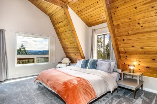 Mountain Retreat- Mid Century Style. Stunning Views. Hot Tub.  On-Site Massage