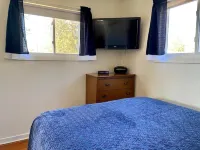 2bed 1bath LAKE MI Fishing Cabin WiFi AC Deck Firepit Kayak Paddle Boat Dock #8 Hotels in Brampton Township