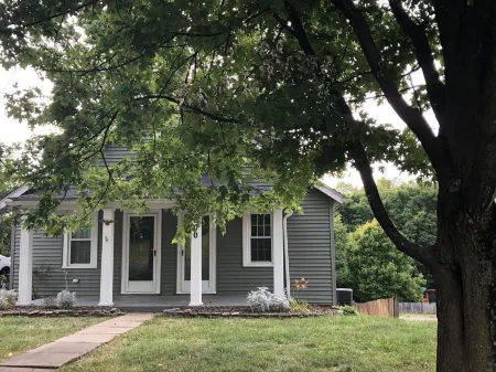Historic Bardstown Cottage