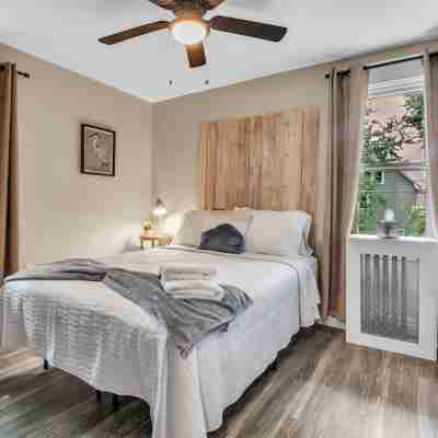 Chic Two Bedroom near Buffalo Rooms