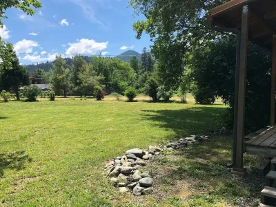Ruch Refuge Hot Mineral Baths Hotels near Applegate Library