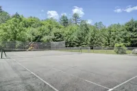 Peaceful mountain getaway, newly renovated and minutes to everything