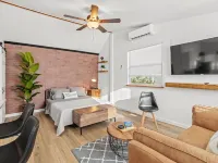Spacious Industrial Style Guesthouse Hotels in Riverview