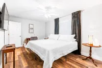 Family friendly 3 bedroom home minutes from the beach and top notch restaurants