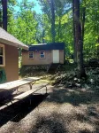 Cozy cabin just steps away from Upper Post Lake.  Pet friendly with a small fee!