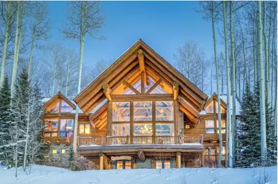 SKI-IN/ SKI-OUT WITH GORGEOUS MOUNTAIN VIEWS! Các khách sạn gần Himmel Spa