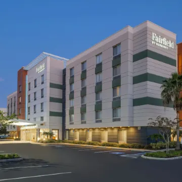 Fairfield Inn & Suites Tampa Westshore/Airport Отели рядом с достопримечательностью «Стадион «Реймонд Джеймс»»