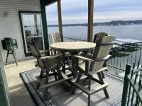 Amazing view!! Convenient location, Beautiful 3BR, Lakefront Condo with 2 Pools