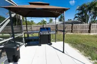 Cheerful 3-bedroom villa with heater pool.