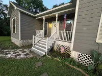 Spacious 3 Bedroom Home 1 Acre Unlimited Fast wifi Hotel di West Feliciana Parish