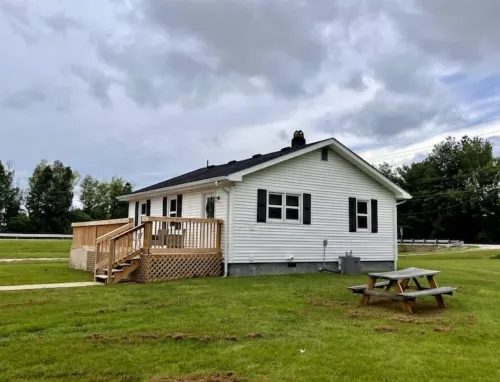 Cheerful 2 bedroom home close to Cave Run Lake