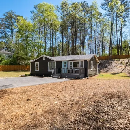 Woodstock Charm- 2 Min to Downtown Woodstock & Pet Friendly!