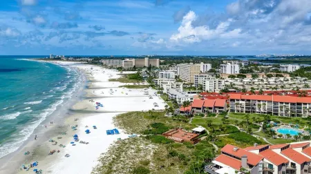 WOW Factor Exceptional Siesta Key Condo in a slice of Paradise on #1 Beach in US Отели рядом с достопримечательностью «Sarasota Beach»