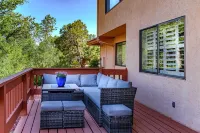 Private Beauty w/Fab Views! Secluded Yet Close to Uptown. Sleeps 9 w/2 Masters.