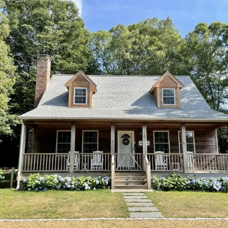 NEW! Renovated Family-Friendly Vineyard Haven Home, Close to town!