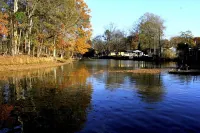 Water View Property, Pet Friendly, Golfing, Fishing, Marina, Swim, Park, Trails Hotels in Panola County