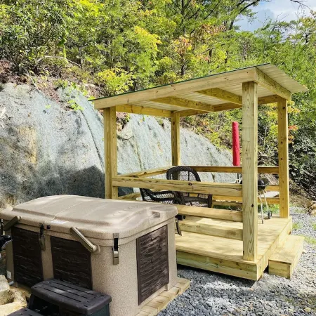 Cozy, absolutely secluded Mountain Cabin,Pet Friendly,spectacular Views,hiking