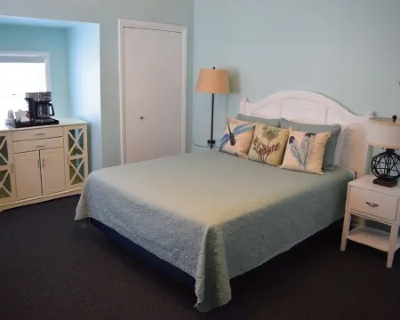 Avenue Side Room at The Copper Trout. Hotels in Bayfield