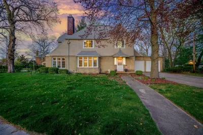 Discover university charm. Your 4-bedroom retreat, an 8-min drive to Notre Dame.